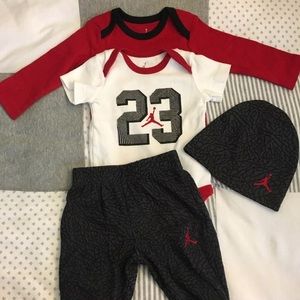 Jordan 23 4-Piece Infant Gift Set (0-6 Months)